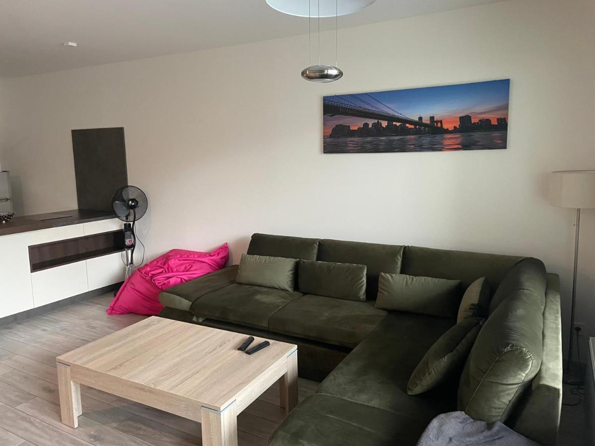 Garden Apartman Radnica - Private Parking Included コシツェ エクステリア 写真