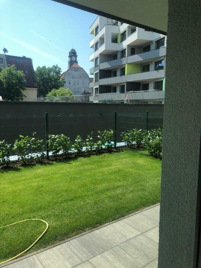 Garden Apartman Radnica - Private Parking Included コシツェ エクステリア 写真