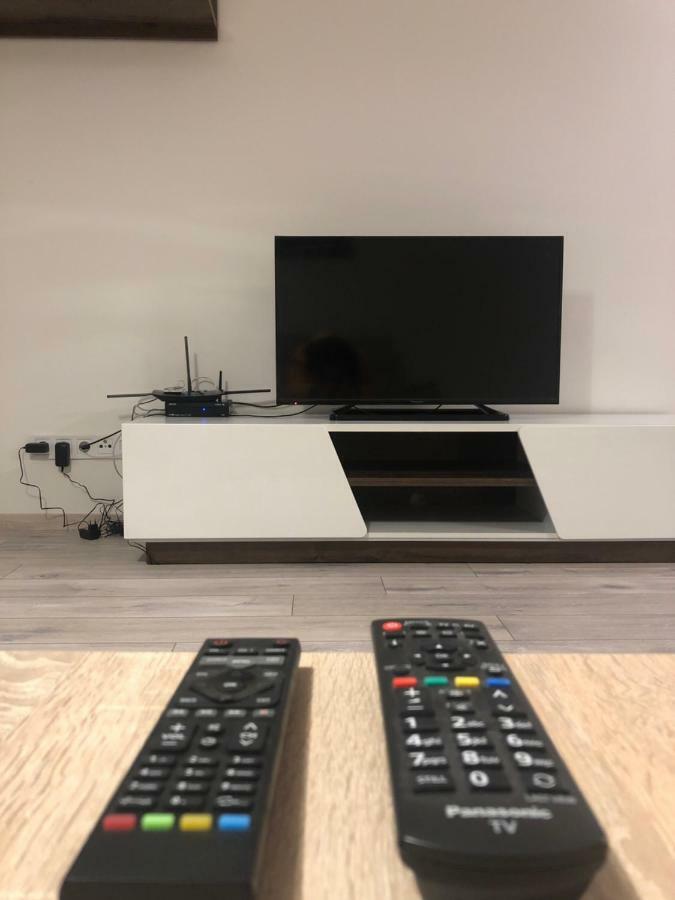 Garden Apartman Radnica - Private Parking Included コシツェ エクステリア 写真