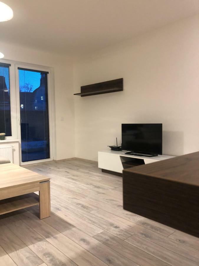 Garden Apartman Radnica - Private Parking Included コシツェ エクステリア 写真